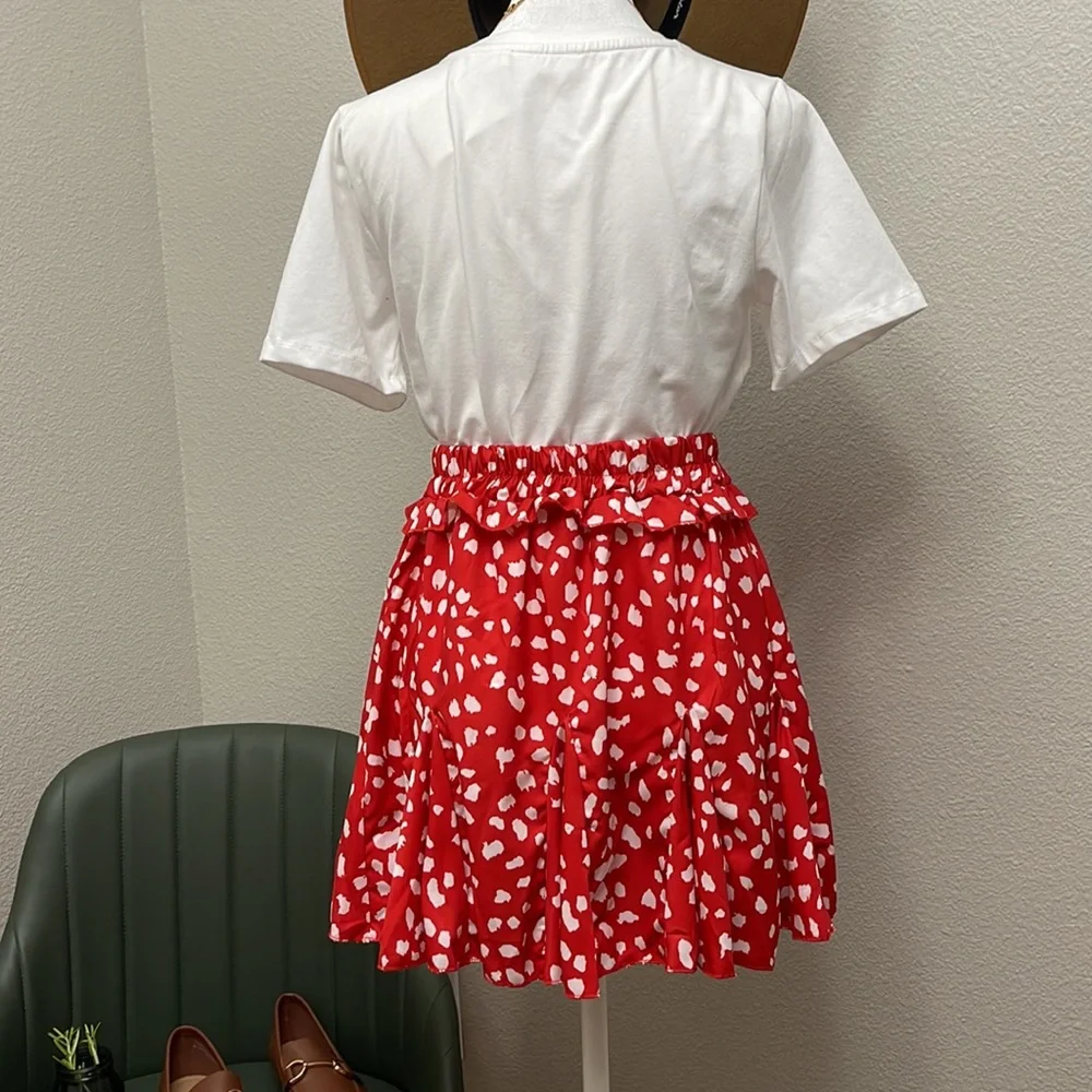 Red and white skirt - Picture 10 of 12